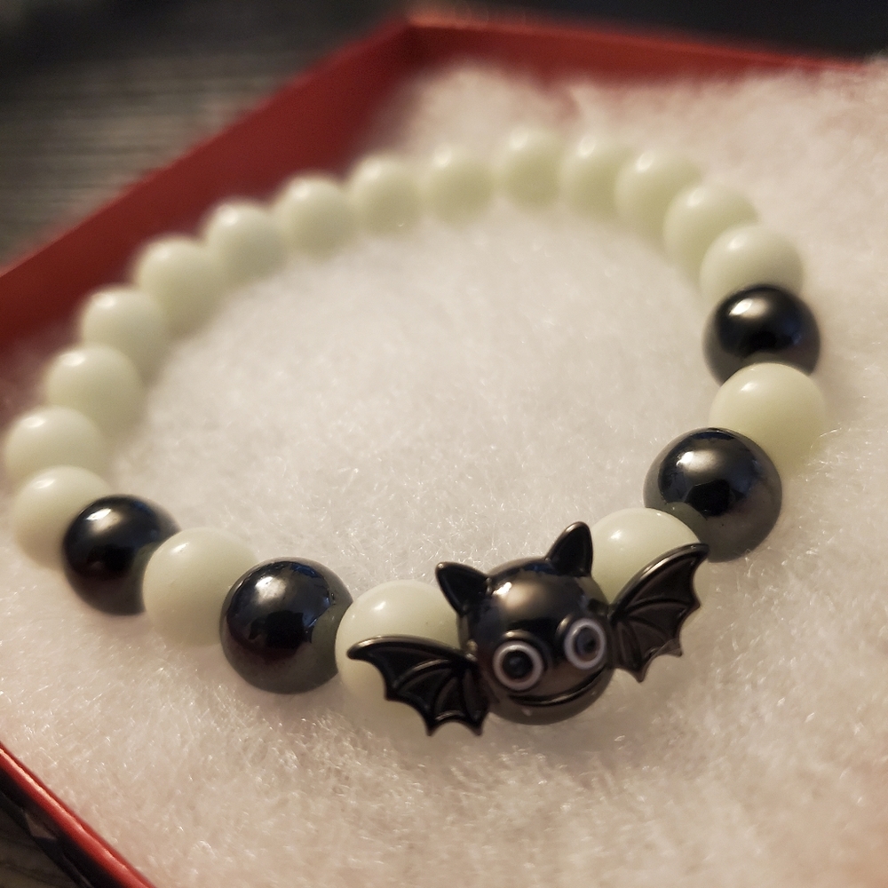 Bracelets - Picture 3 of 16